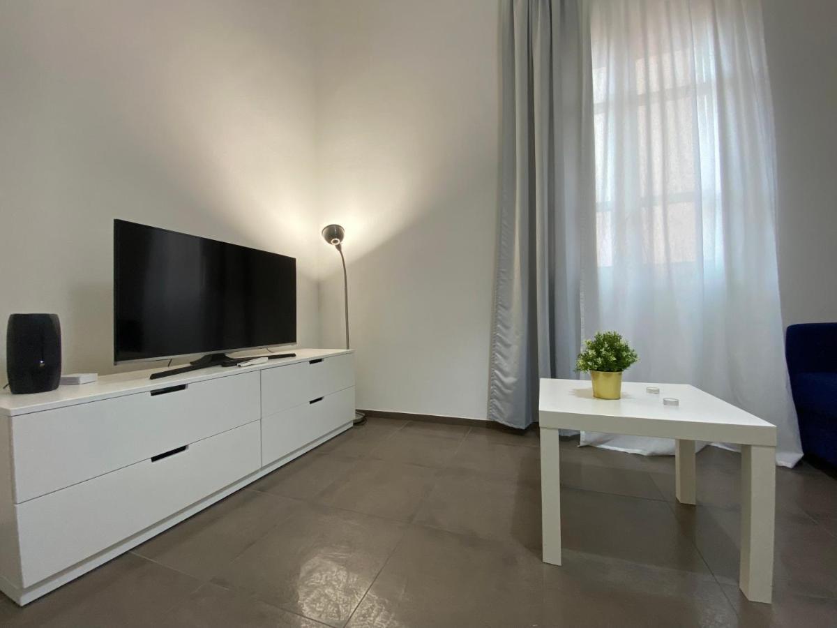 Premium Apartment City Center Кальярі Екстер'єр фото